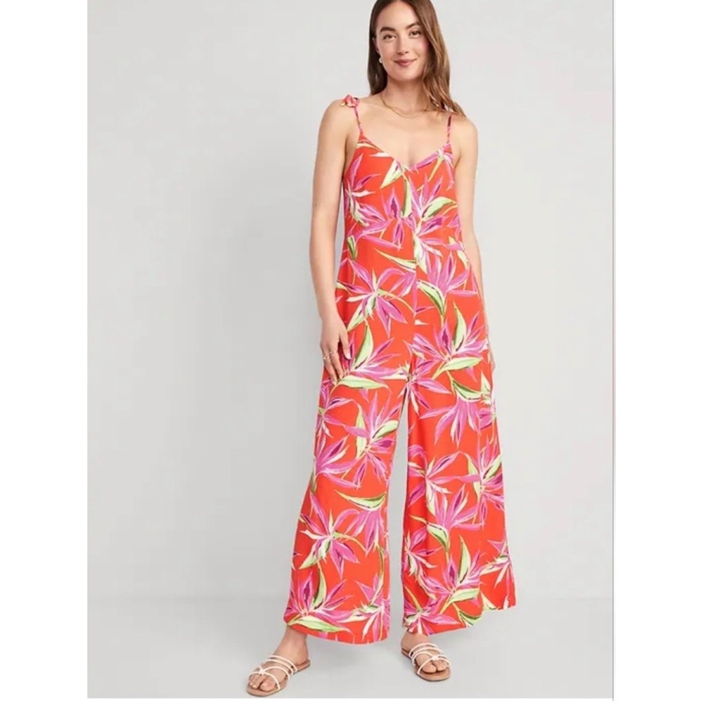 Old Navy Small Tall Loose Cropped Tie Shoulder V Neck Cami Jumpsuit Tropical
